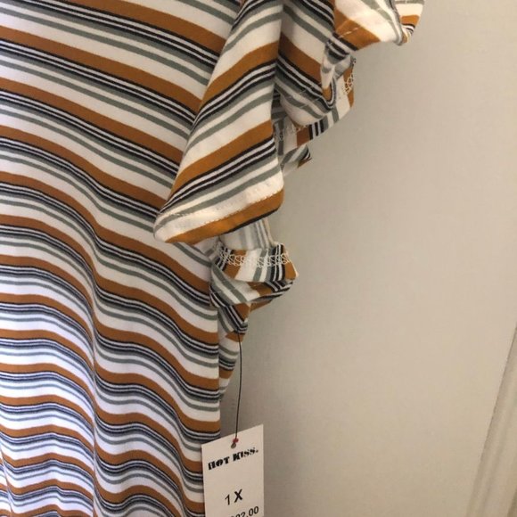 Hot Kiss Tops - HOT KISS SHORT SLEEVE STRIPED TOP NWT ($22 TAG)💥